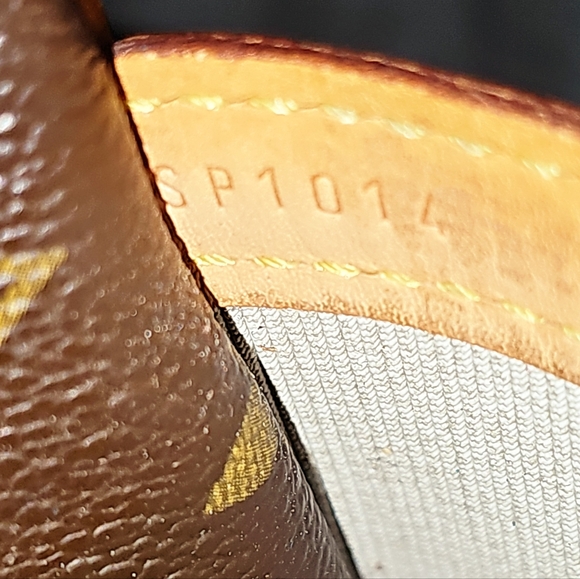 🔥Great Condition 🔥Authentic Louis Vuitton Reporter Crossbody - Picture 13 of 17